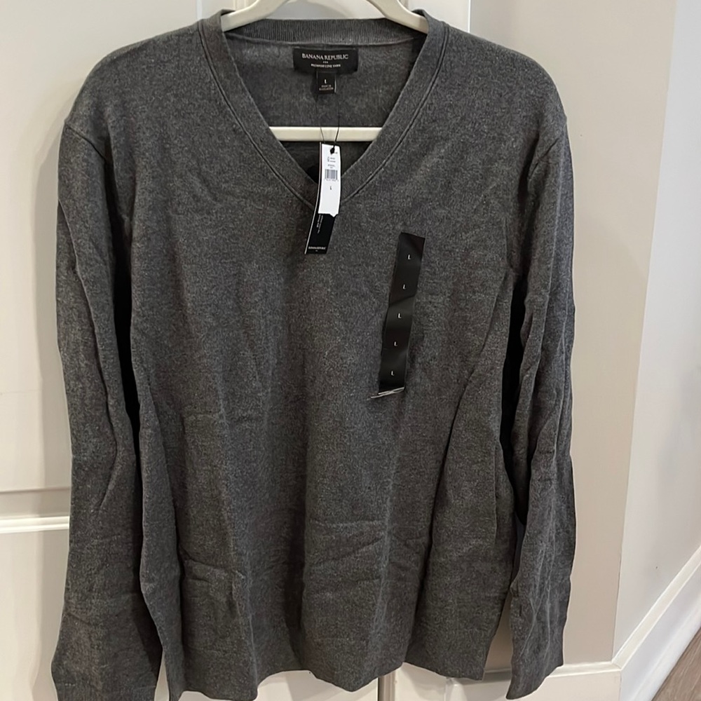 Brand new (with tags!) Banana Republic v-neck size large pullover